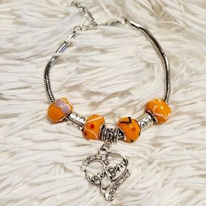Beads bracelet with Mom charm